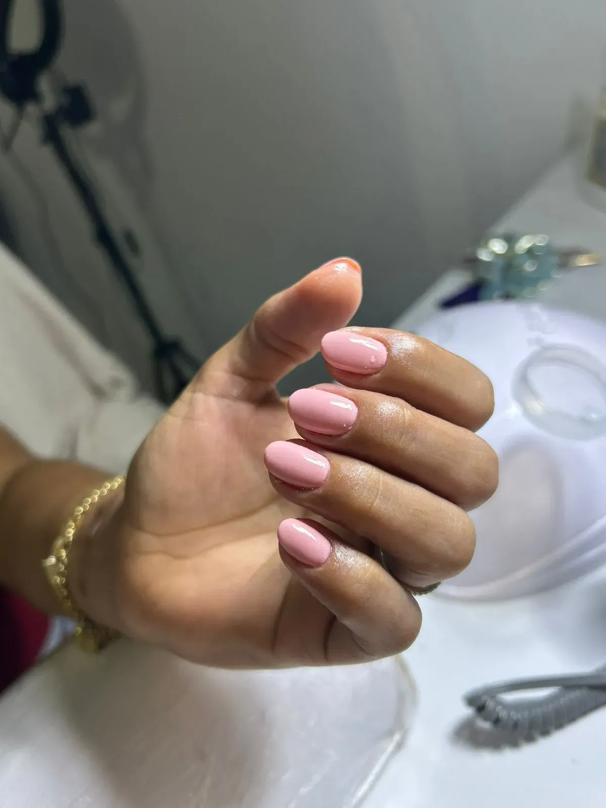 Blindagem + Esmaltação em Gel nas mãos